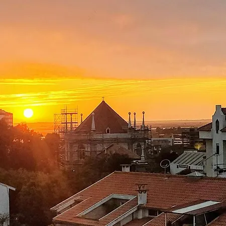 Yellow House Smart Tv And Garage Apartment