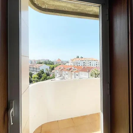 Yellow House Smart Tv And Garage Apartment