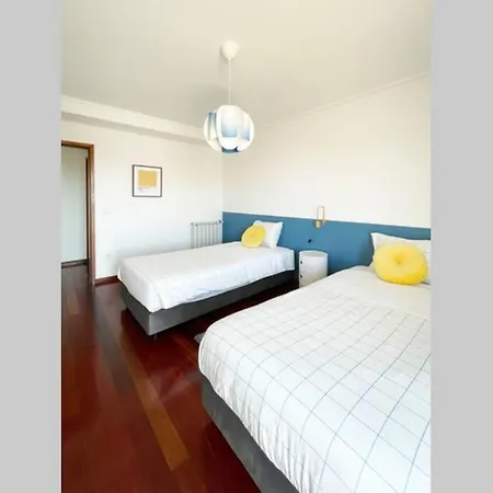 Yellow House Smart Tv And Garage Apartment *