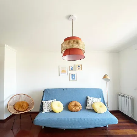 Apartment Yellow House Smart Tv And Garage *